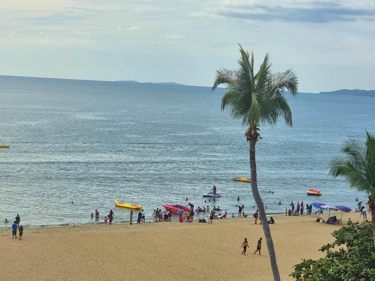 Happy Jomtien - Beachfront Exterior photo