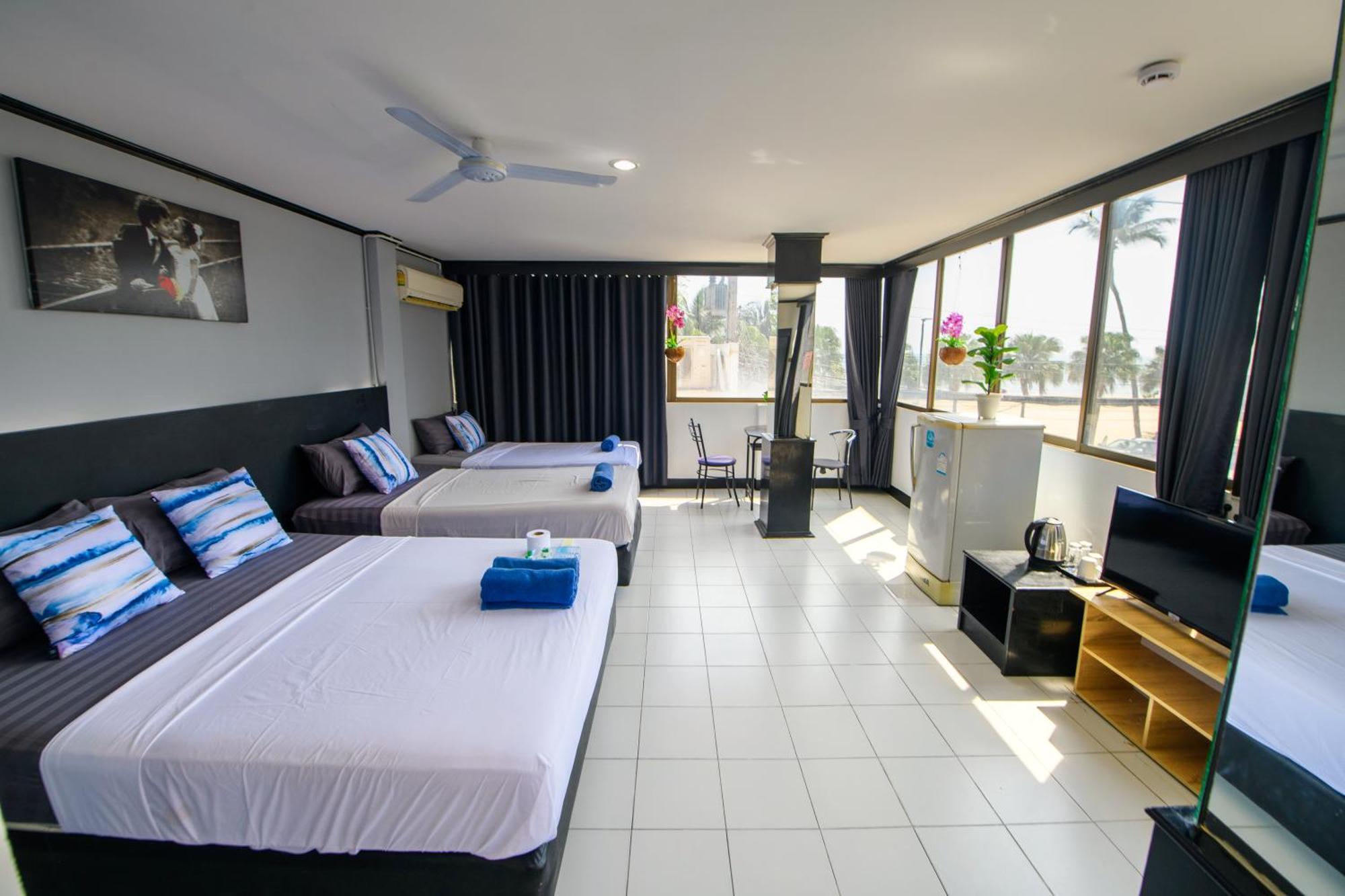 Happy Jomtien - Beachfront Room photo