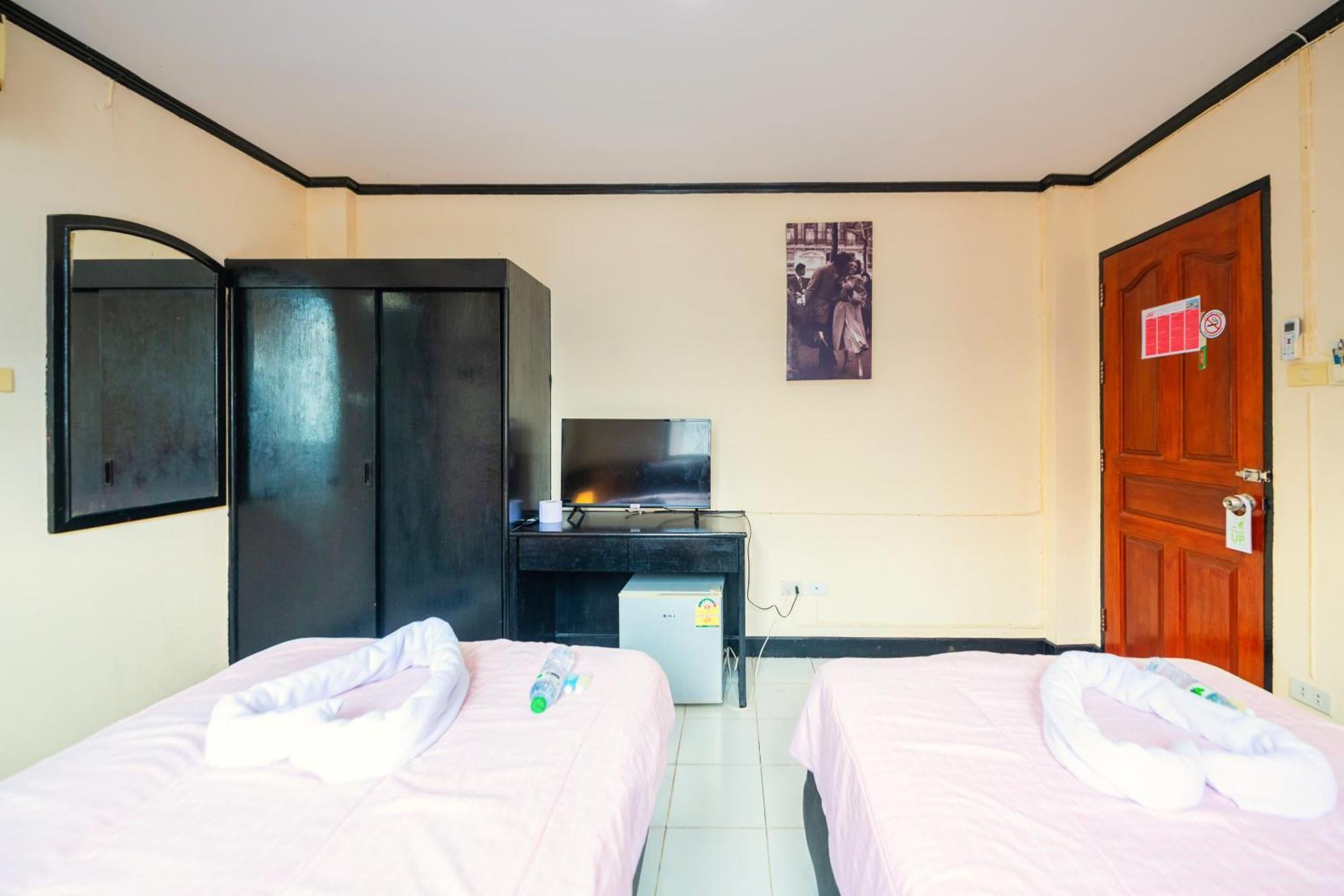 Happy Jomtien - Beachfront Room photo