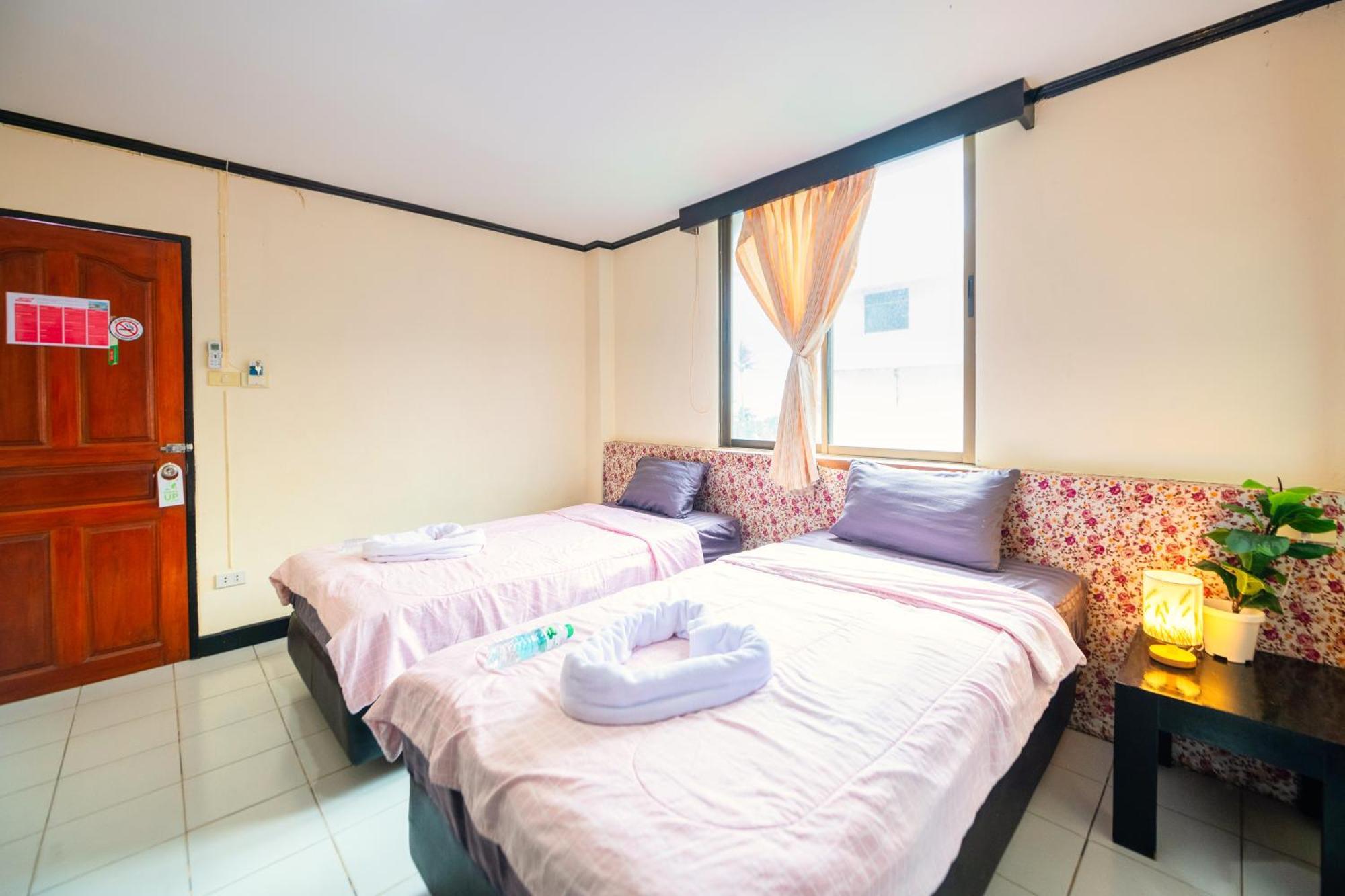 Happy Jomtien - Beachfront Room photo