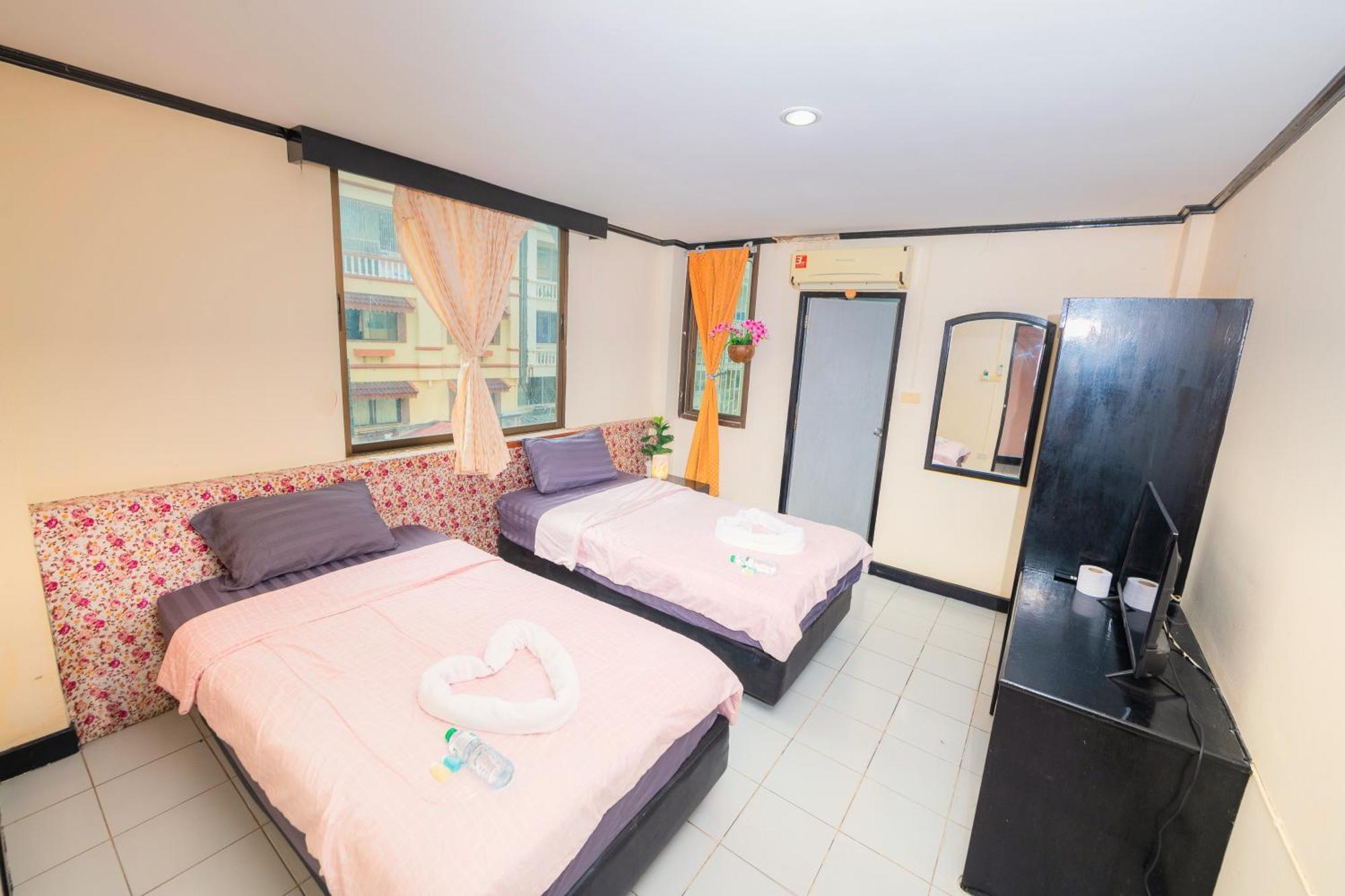Happy Jomtien - Beachfront Room photo