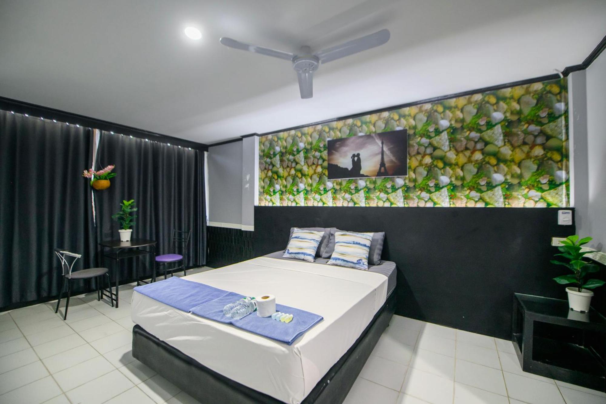 Happy Jomtien - Beachfront Room photo