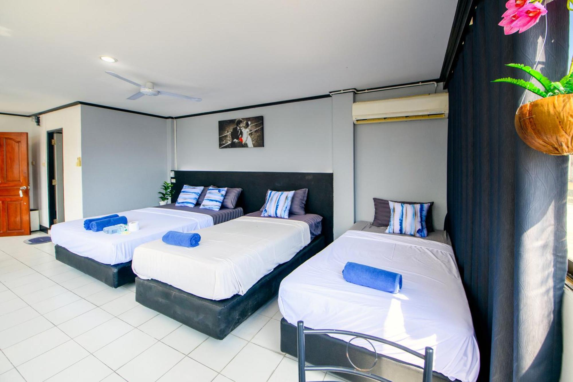 Happy Jomtien - Beachfront Room photo
